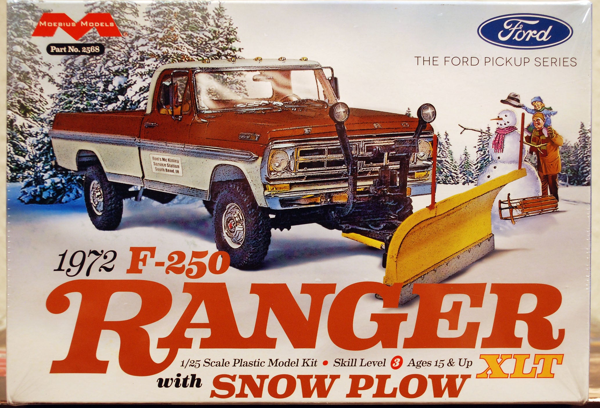 Moebius Models 2568 1972 Ford F-250 4x4 with Snow Plow 1/25 Scale Model Kit