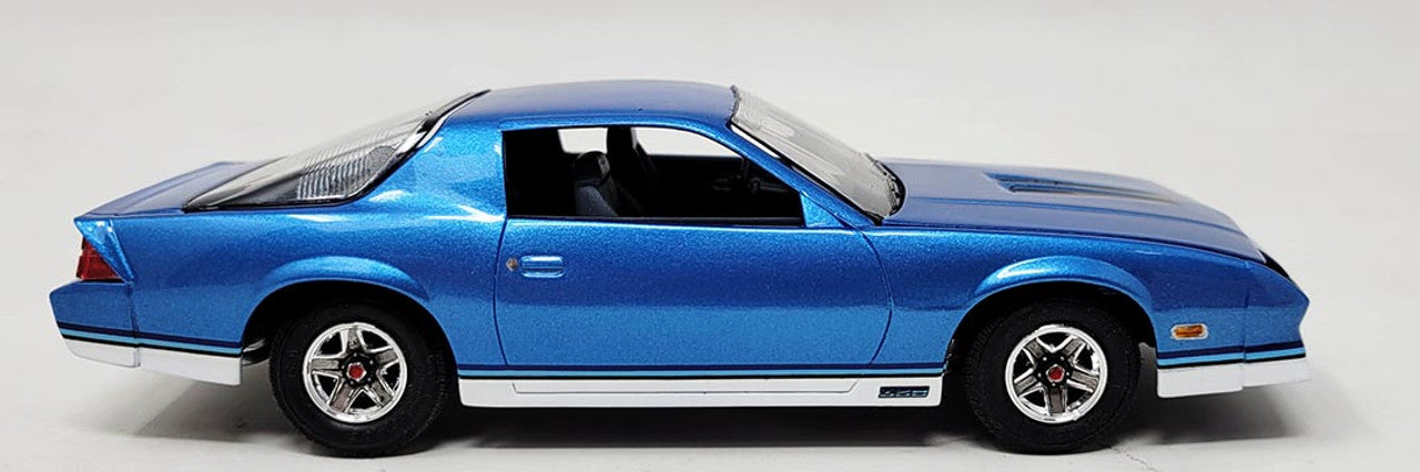 Atlantis Models 2004 1982 Chevy Camaro Z/28 1/32 Scale Plastic Model Kit