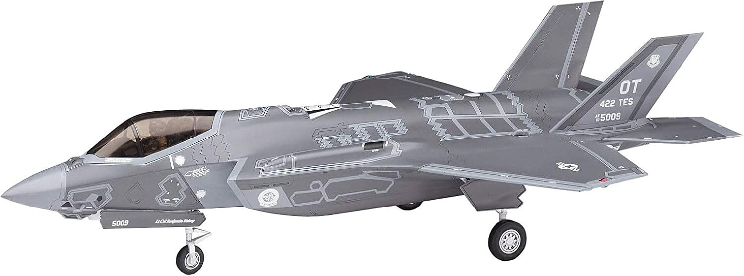 Hasegawa E42 01572 F-35A Lightning II USAF Tactical Fighter 1/72 Scale Model Kit