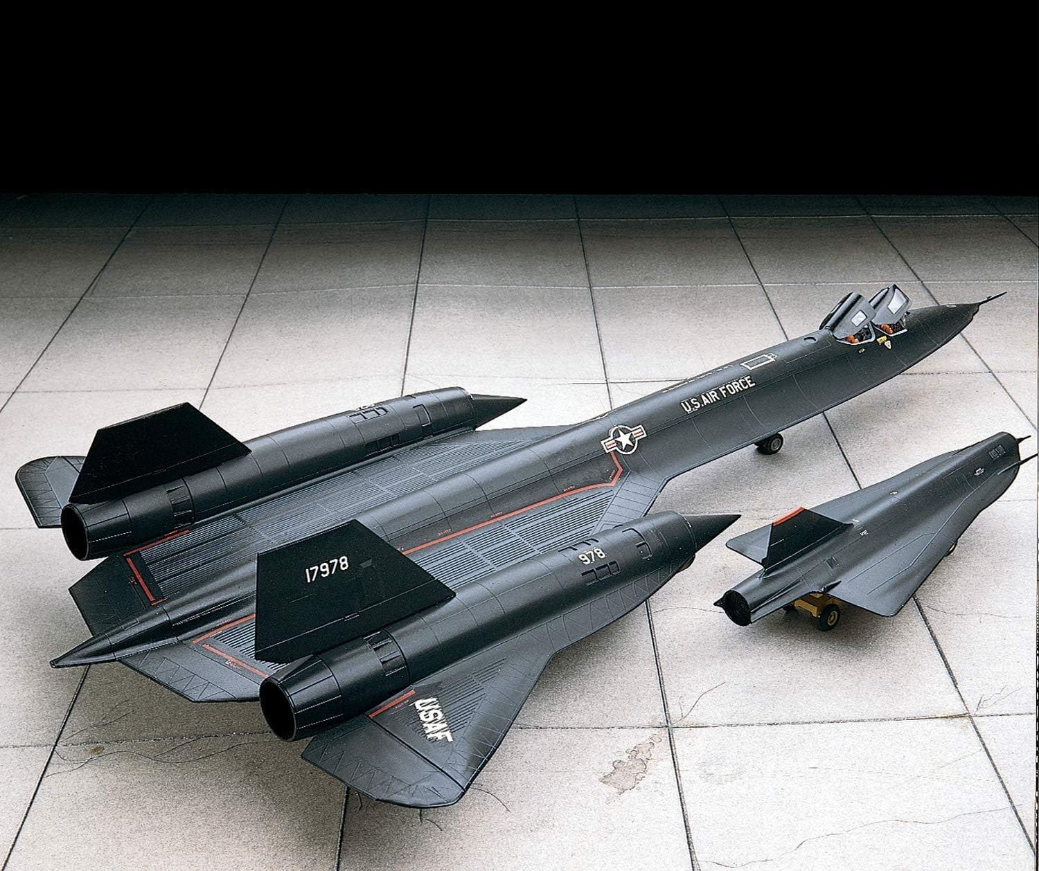 Revell 85-5810 Lockheed SR-71A Blackbird 1/72 Scale Model Kit