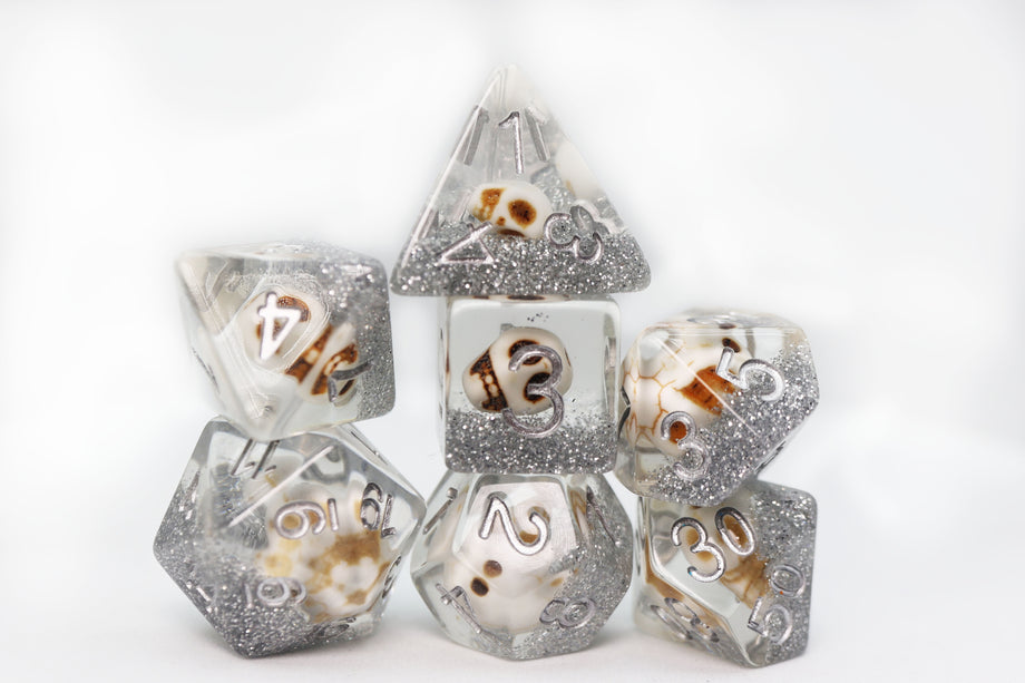 FBG2277: Skull and Silver Glitter Dice Set